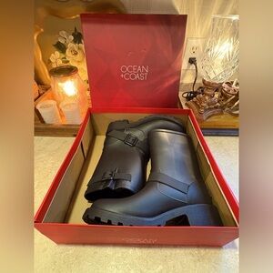 ☔️ Ocean + Coast rain boots NIB, Women’s size 9.